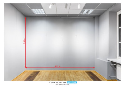 Galeria U Strasza - ściana niebieska